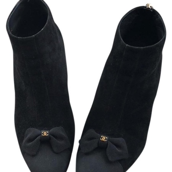 CHANEL Black Ankle Boots with Bow Accent - Picture 2 of 7